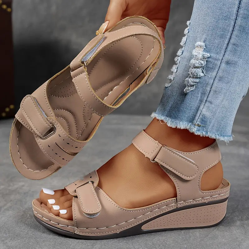 Frieda | Unterstützende Sandalen mit Keilabsatz
