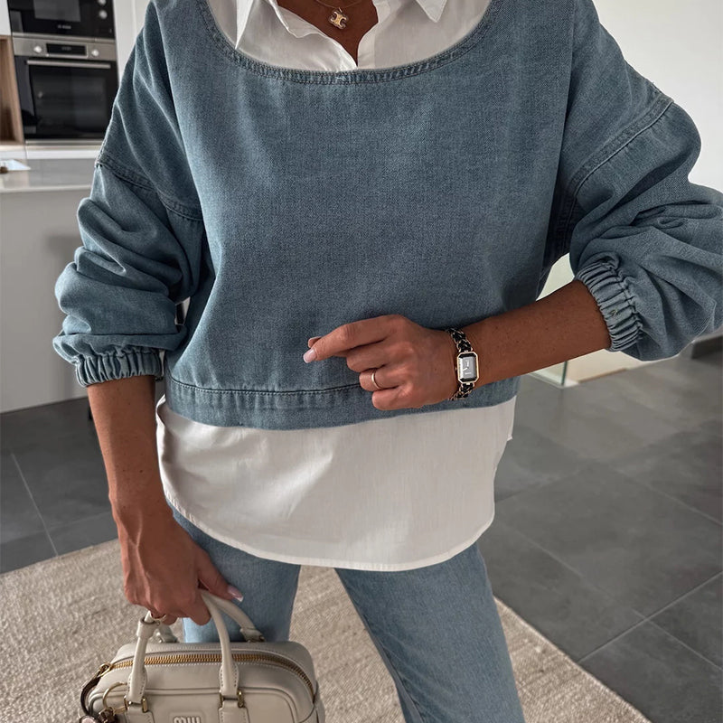 Avantgardistischer Denim: Das Outfit aus mehreren Teilen, das Trends setzt